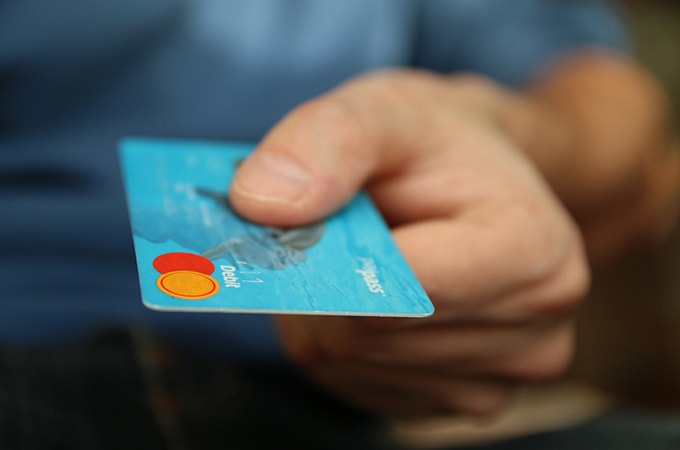 個人事業主のクレジットカードによる取引の処理方法と税金について