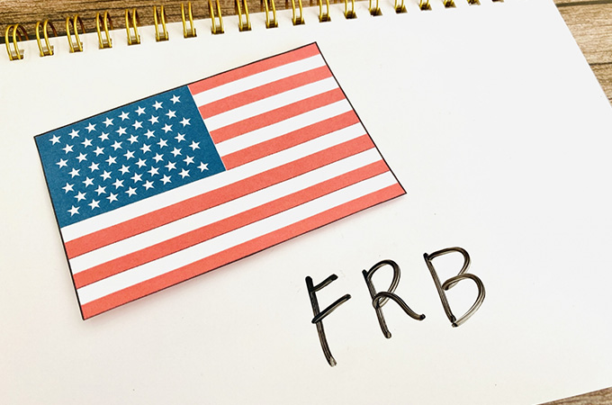 FRB、FOMCが決定する利上げが円安につながる仕組みについて解説