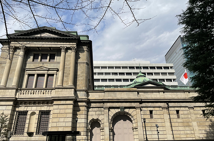 日銀、就任から半年の植田総裁｜大規模な金融緩和は止まらず