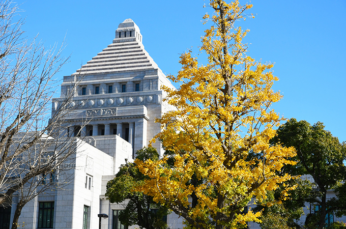 政府が「期限付き」の所得税減税を検討か