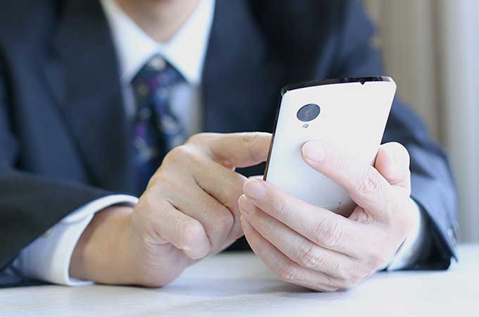 スマホは減価償却が必要?  最新スマホを会社で買った場合の減価償却方法